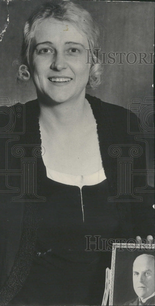 1930 Mrs. Rheba Crawford - Historic Images