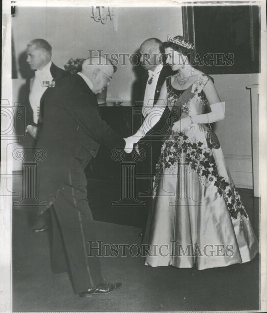 1957 Queen Greeted By Canadian Jurist - Historic Images