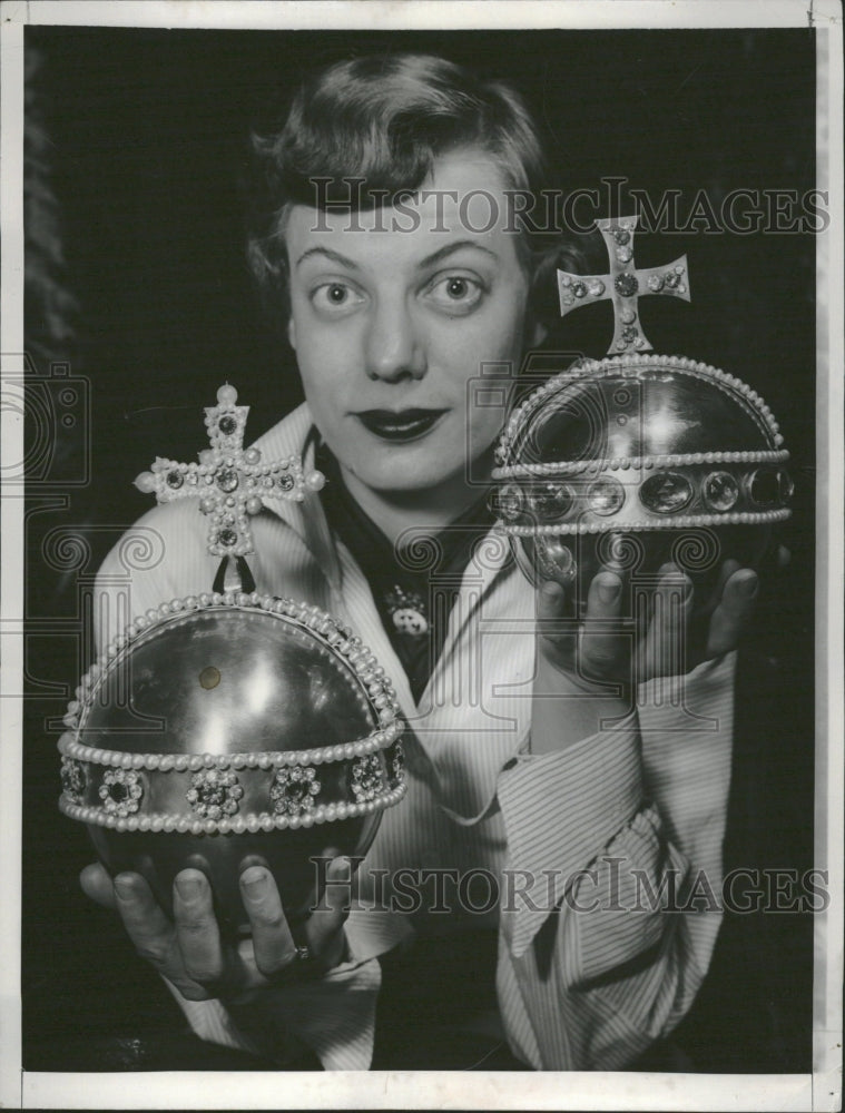 1952 Queen Elizabeth II Coronation - Historic Images