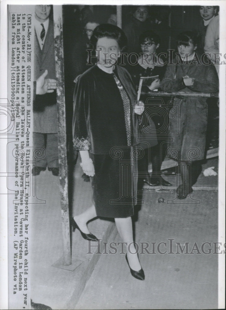 1963 Queen of England,Elizabeth,expecting - Historic Images