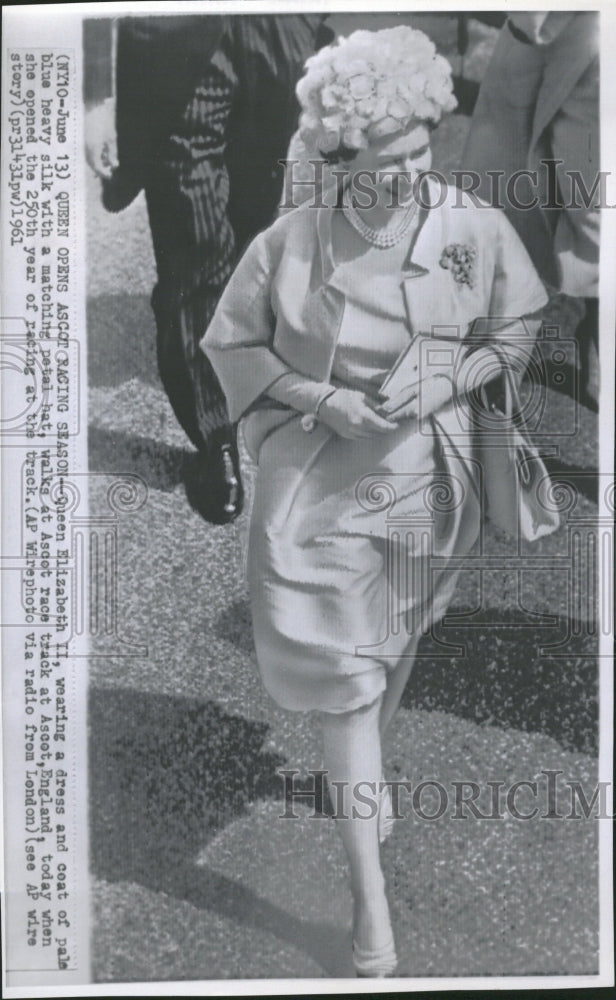 1961 Quenn Elizabeth II Ascot England - Historic Images