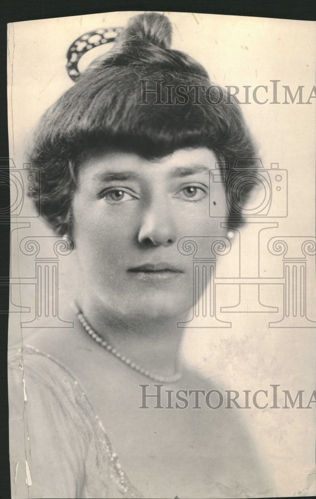 1918 Mrs. Channing Lilly - Historic Images