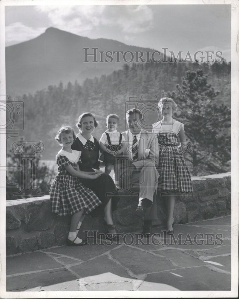 1956 Louis Mack, Jr. and his family - Historic Images