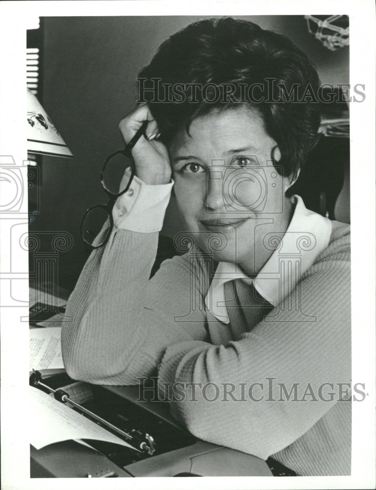 1976 Columnist and Author Erma Bombeck - Historic Images