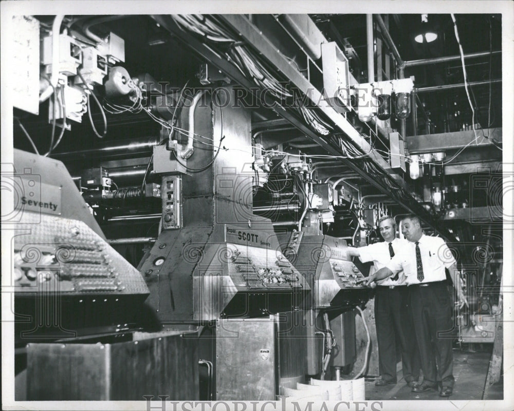 1963 Detroit News Times Square Plant - Historic Images