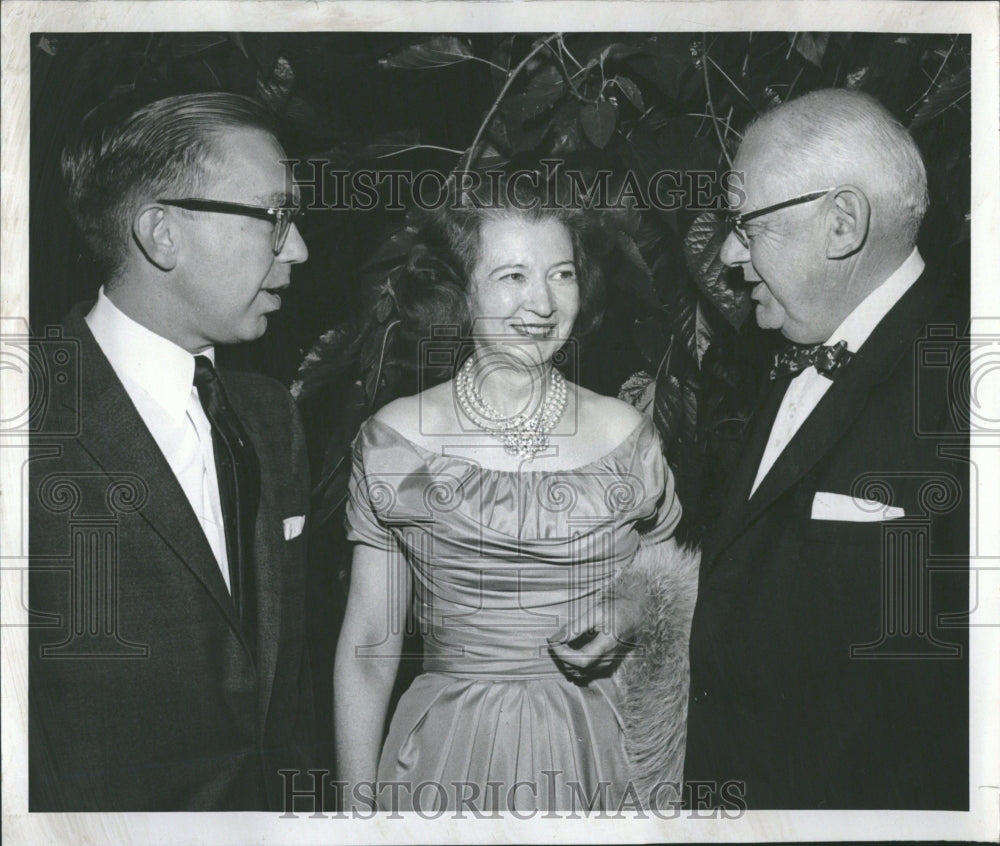 1960 Robert Gray manager  the Teller House - Historic Images