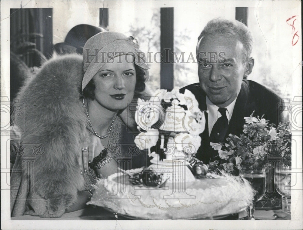 1953 Avonne Taylor  Tommy Manville wedding - Historic Images