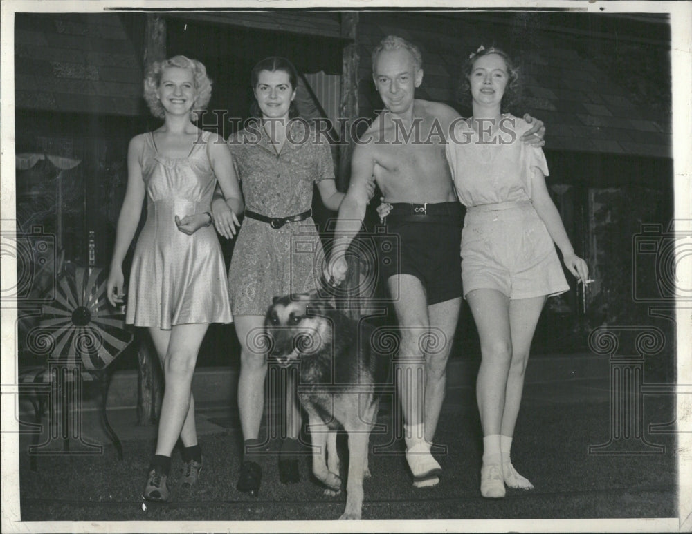 1937 Tommy Manville Long Island Estate dog - Historic Images