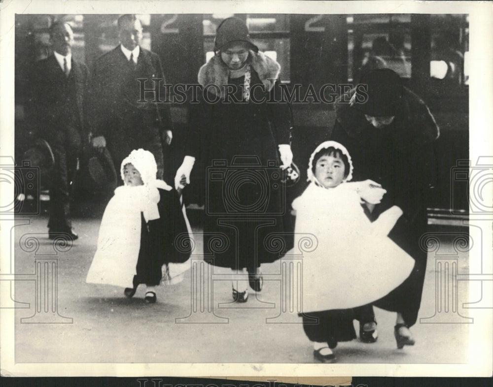 1933 Little Japanese Princess return to Tok - Historic Images