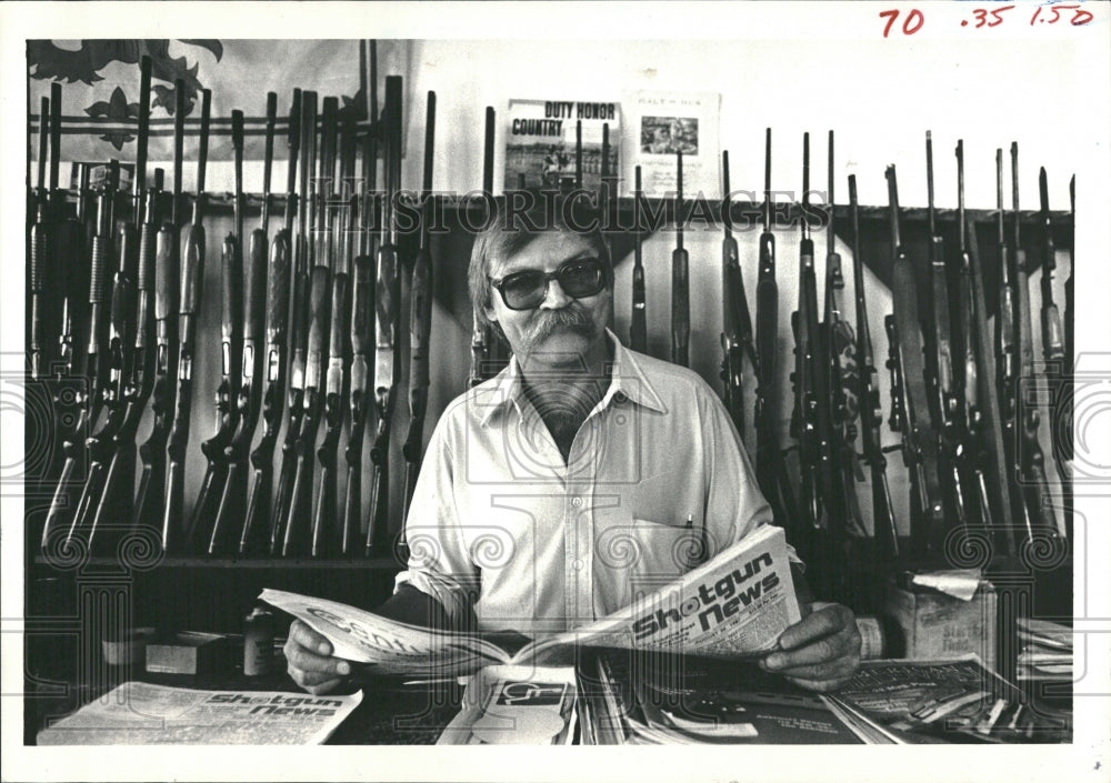 1987 David Jewell Scotties Guns & Militaria - Historic Images