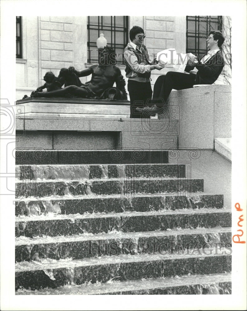 1981 Exterior fountain at art Institute - Historic Images