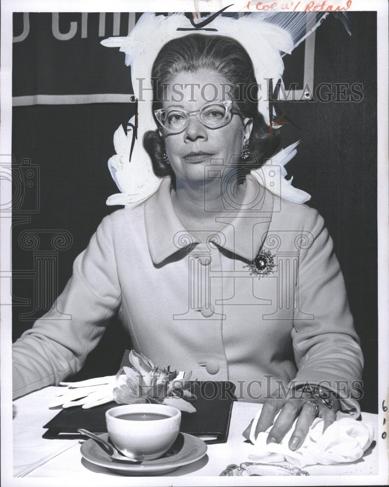 Mrs. Winthrop Rockefeller - Historic Images