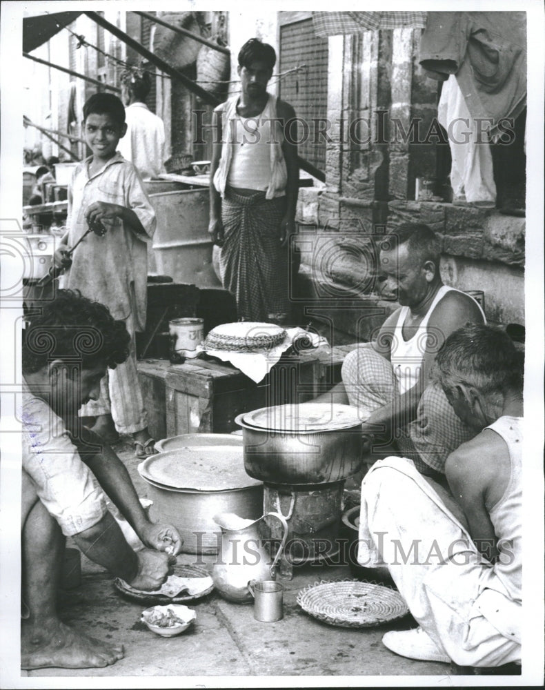 1968 Pakistan Capita Income Slum Dweller - Historic Images