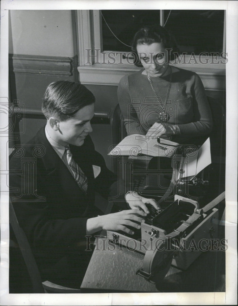 1940 Blind Students Braille Shorthand Pupil - Historic Images