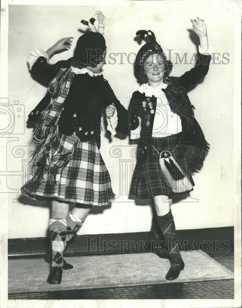 1939 Chicago Scotsman Dancing Stevens Hotel - Historic Images