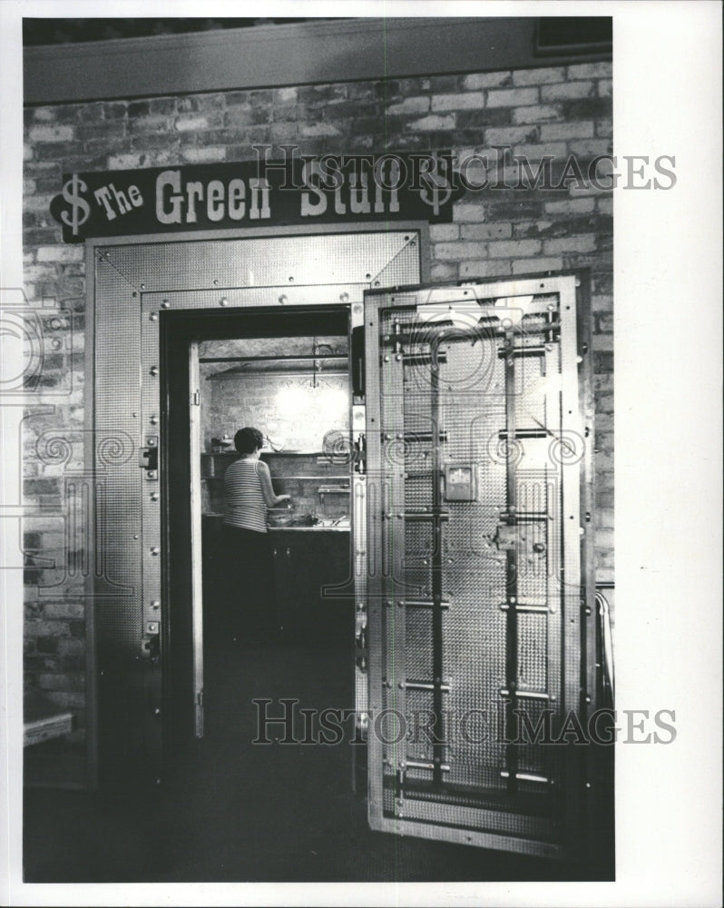 1978 Green Stuff Restaurant Lake Oreon Mich - Historic Images