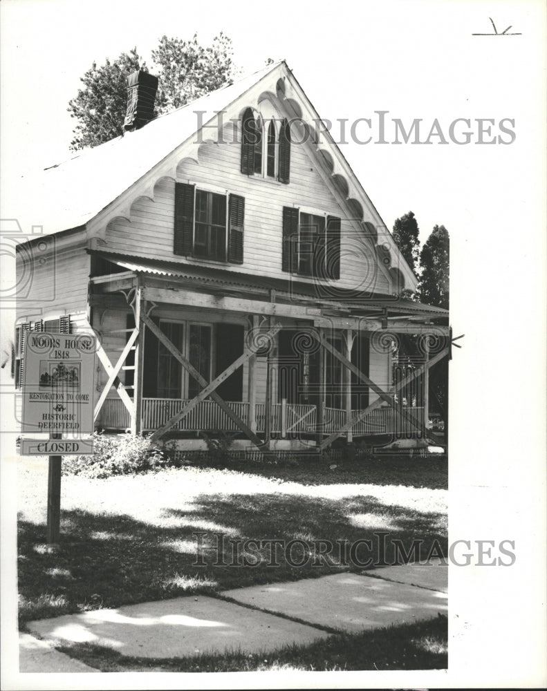 1991 Gothic Revival House Arch Window Ball - Historic Images