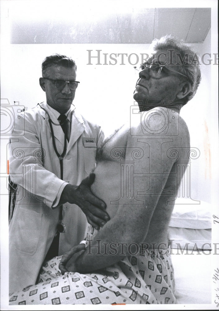 1965 Dr. Robert R. King & Emphysema Patient - Historic Images