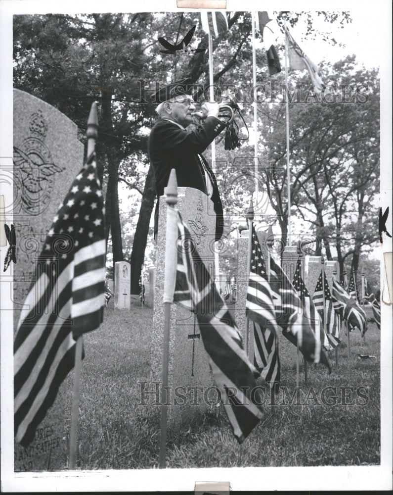 1970 Curtis Dixon Bugle Oakridge Cemetery - Historic Images