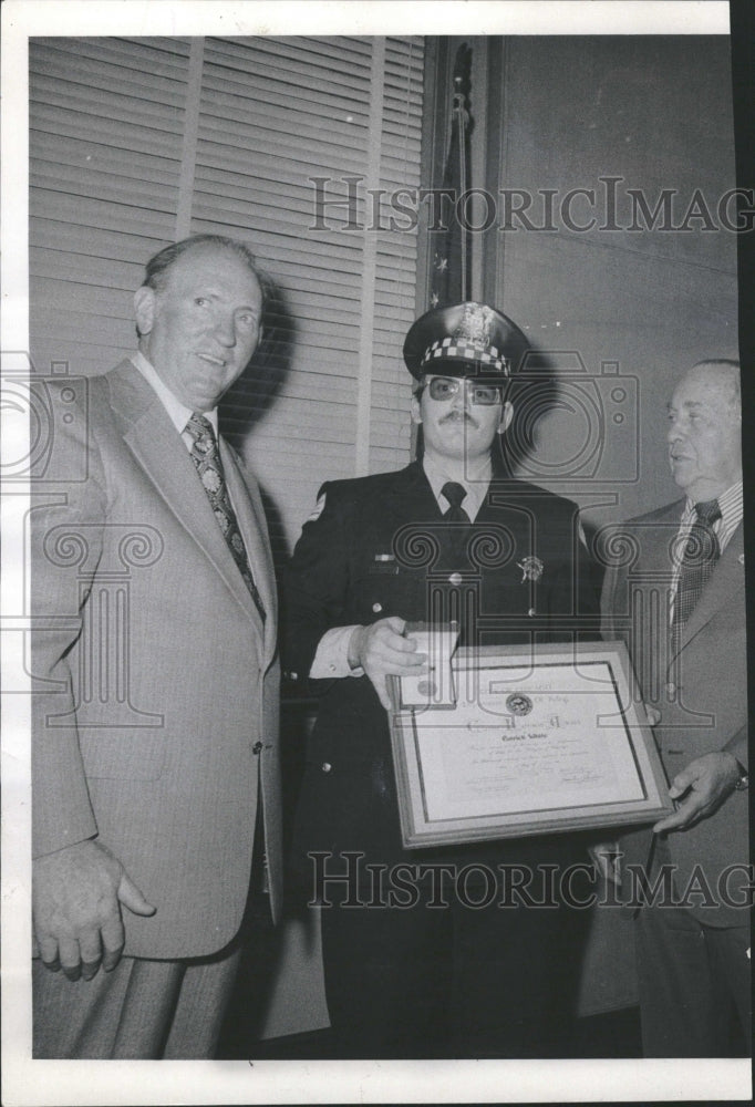 1975 Mayor Daley Honors Policeman Detroit - Historic Images