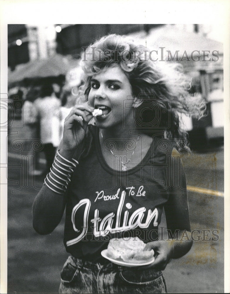 1988 Mary Fitzsimmons Enjoys Fiesta - Historic Images