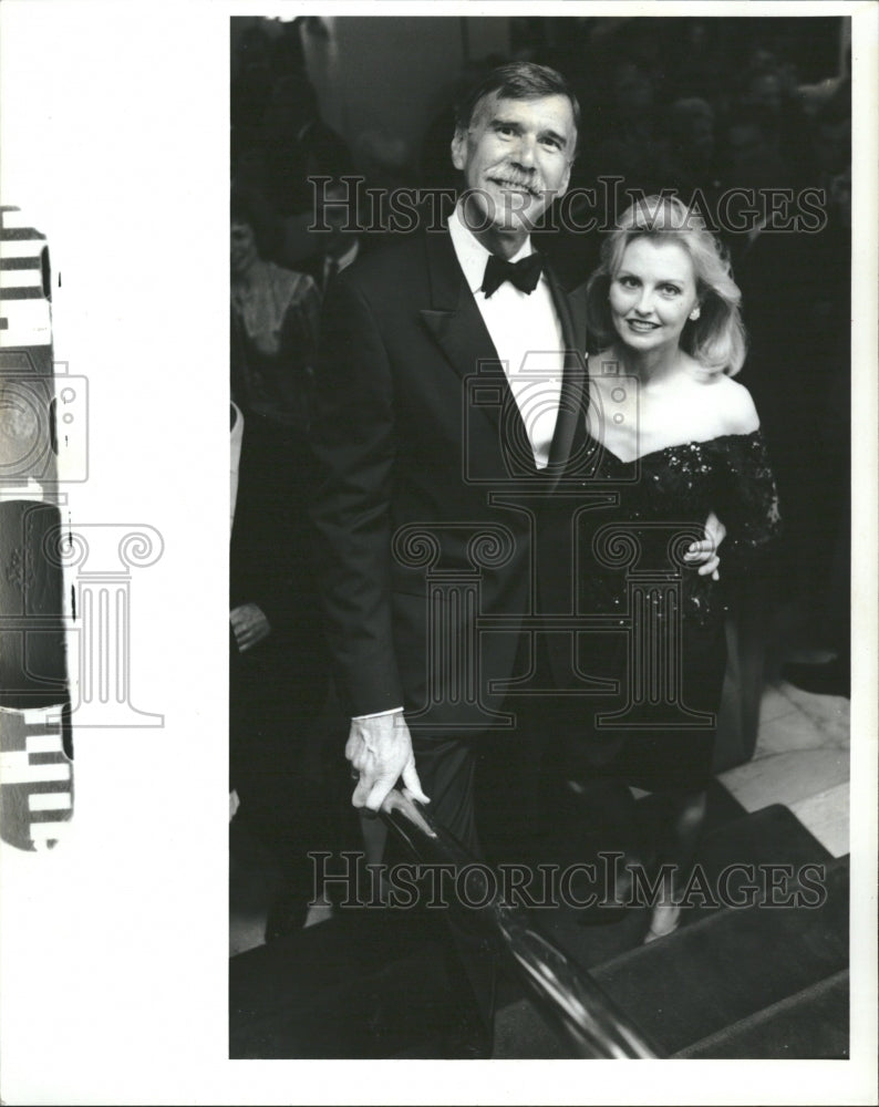 1993 Stephen Wolf and Wife Delores Arrive - Historic Images