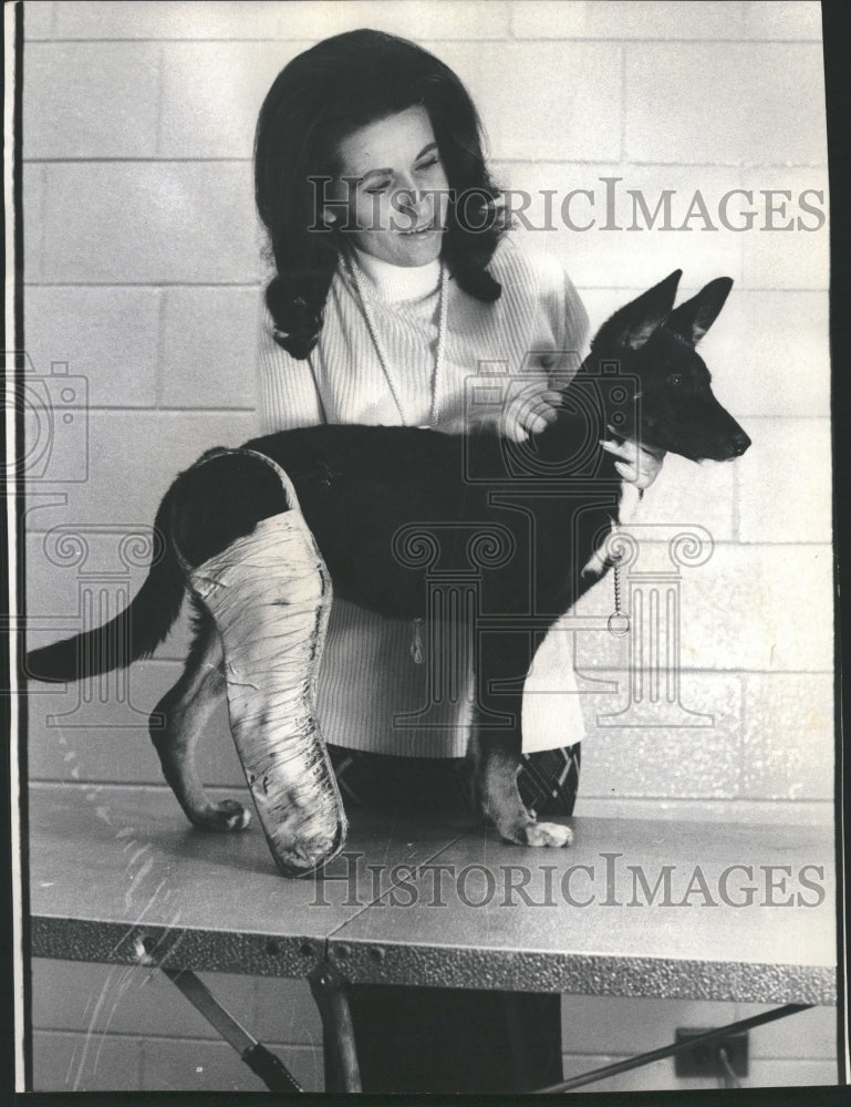 1973 Ruth Wood Animal Welfare League Mngr - Historic Images