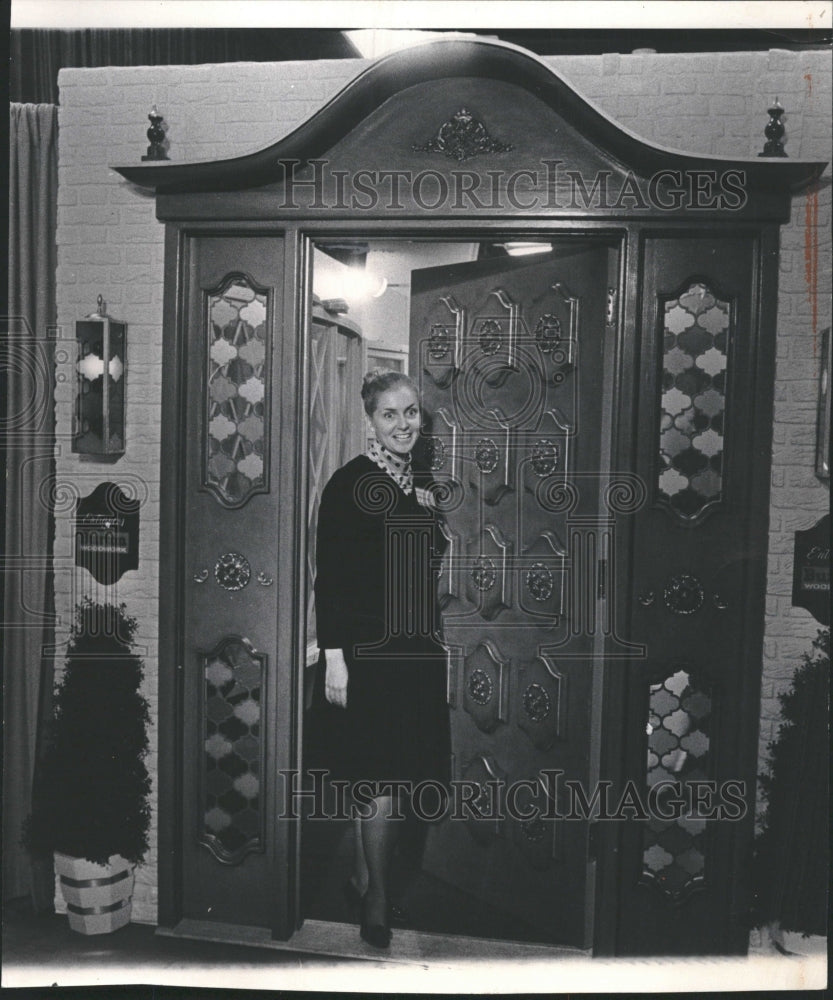 1966 Doorway at Assoc of Home Builders - Historic Images