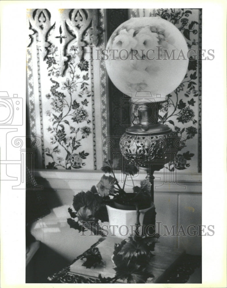 1990 Regal Antique Organ Lamp - Historic Images