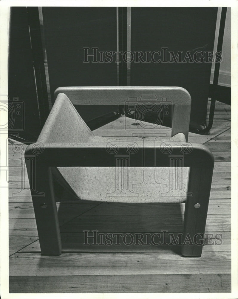 1977 Wood Sling Chair Bunting Chicago - Historic Images