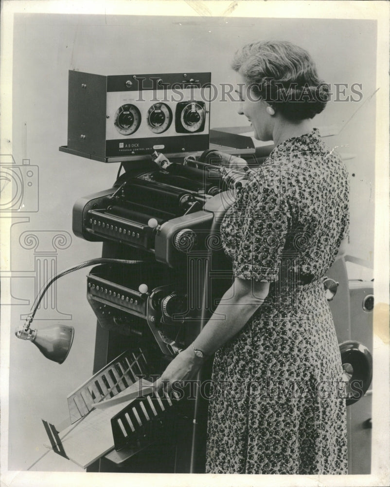 1958 Press Photo Offset Check Imprinter A.B. Dick