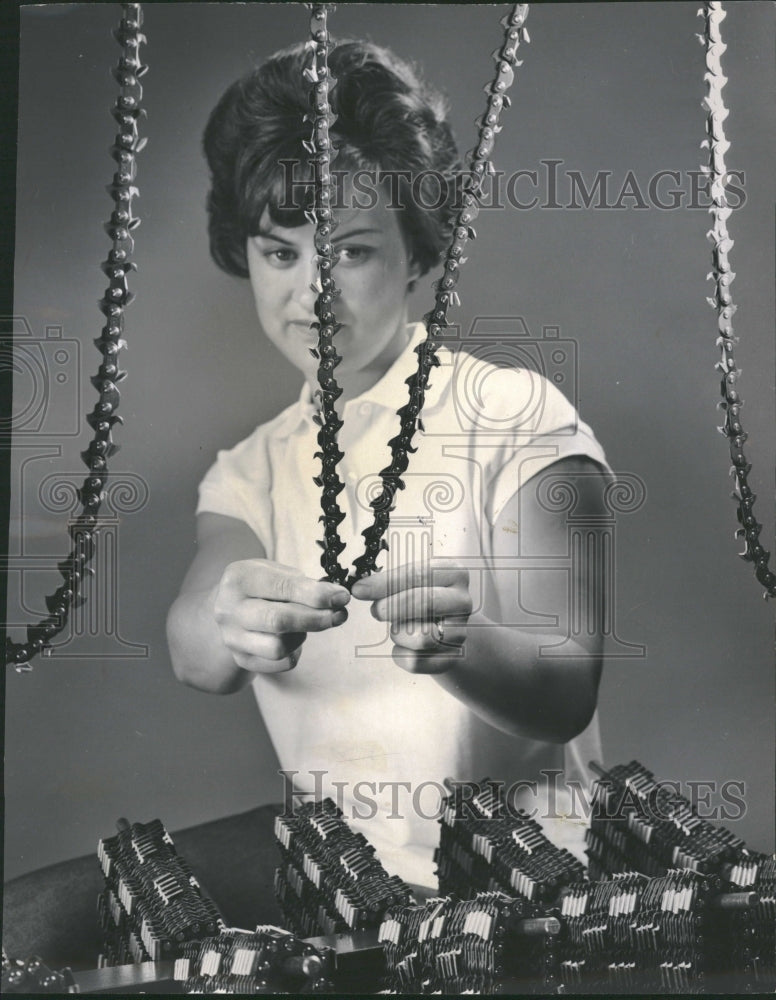 1967 Polly Lanham Saw Cutting Chain - Historic Images