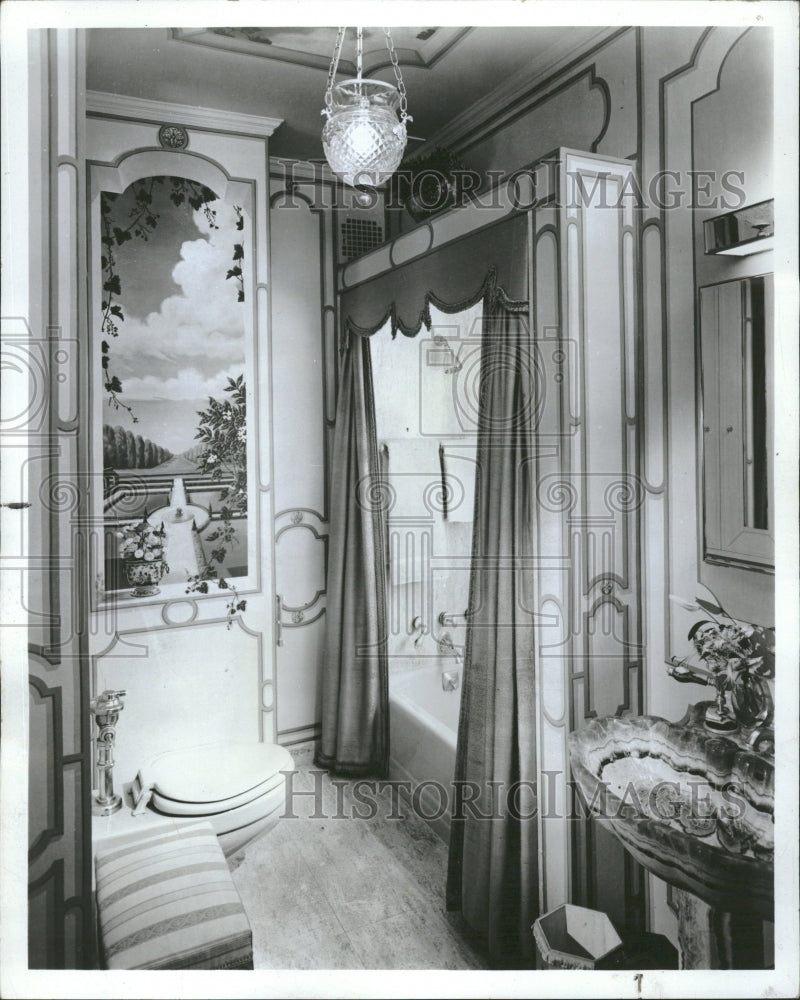 1968 Michael Greer Voiel Decor Bathroom - Historic Images