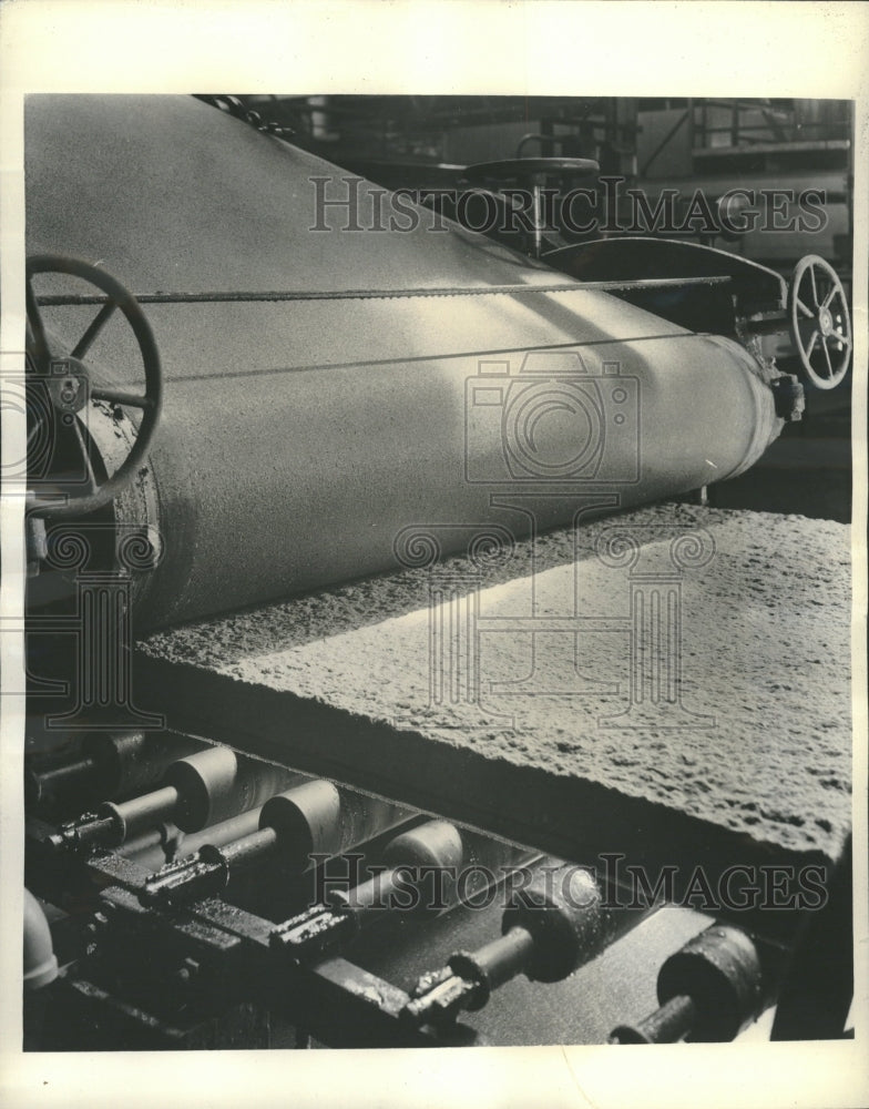 1943 War Booms Fibre Board Industry - Historic Images