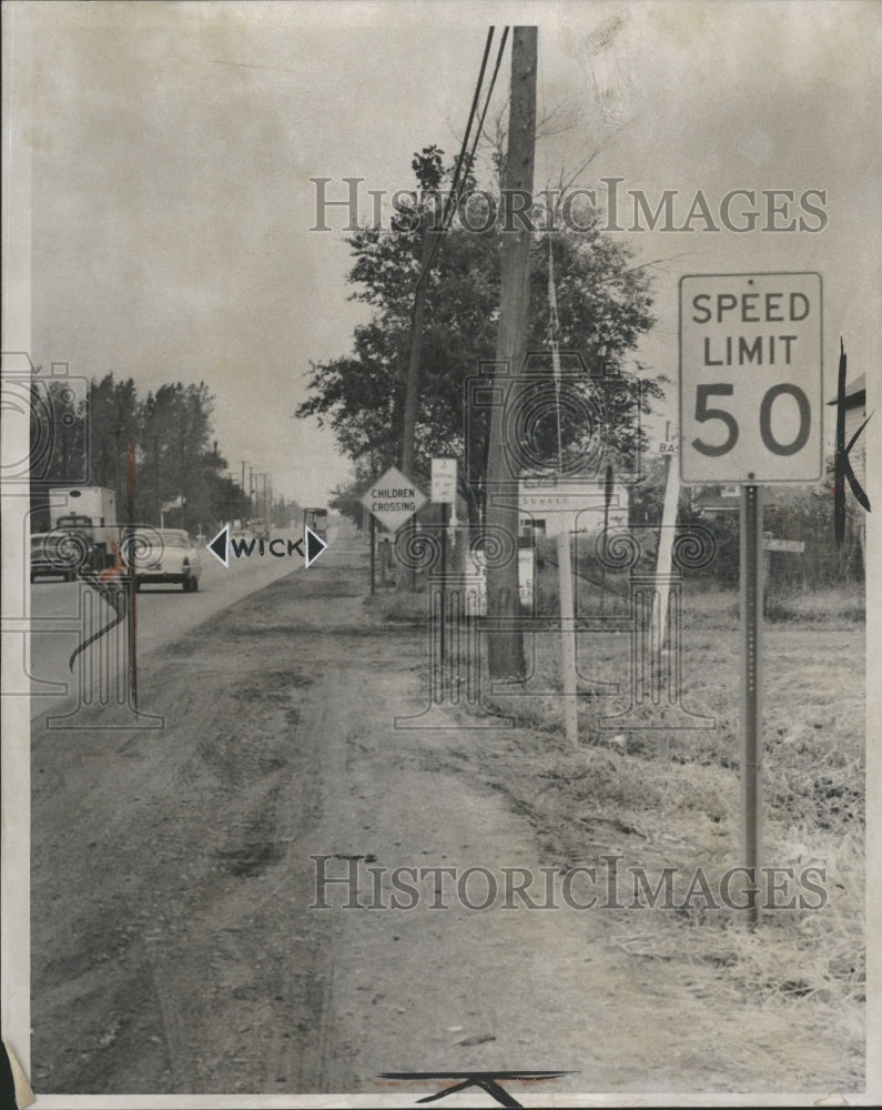 1955 High Way Speed Limit School Sign Cars - Historic Images