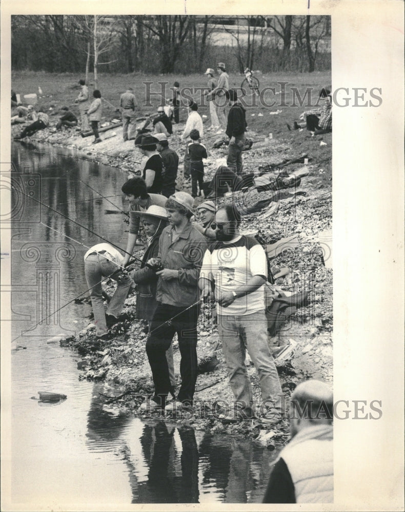 1981 Group Fishing Axehead Lake Park Ridge - Historic Images