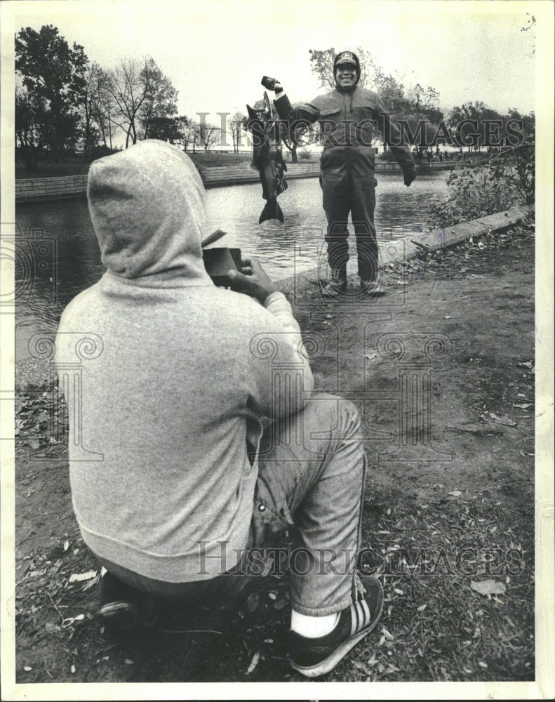 1981 Salmon Lincoln Park lagoon Chicago IL - Historic Images