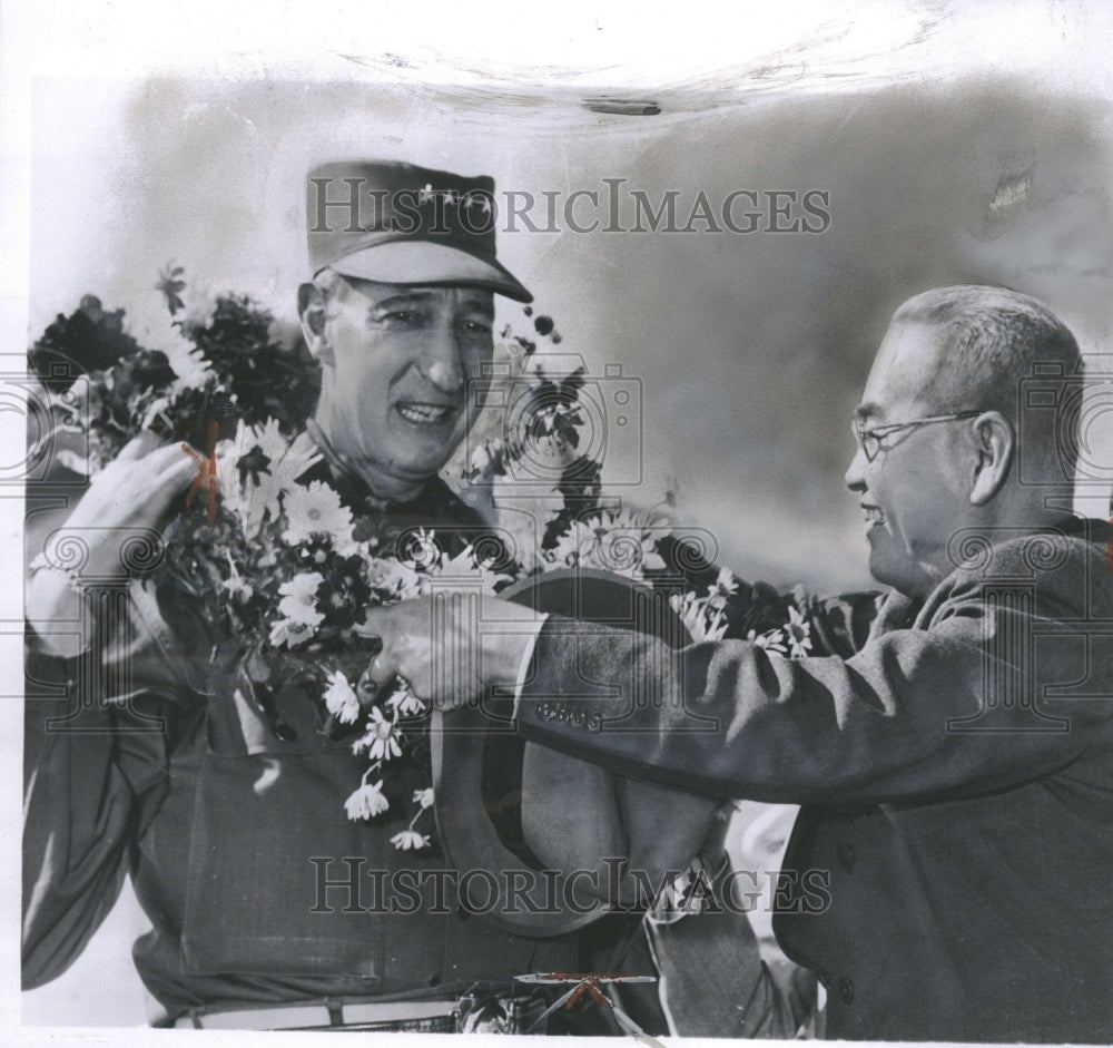 1953 Mark W Clark US Army Farewell Shimiky - Historic Images