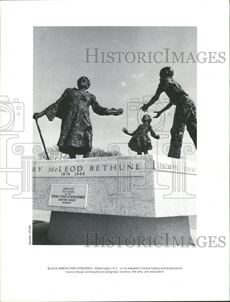 1976 Mary Mcleod Bethune Honored as Statue. - Historic Images