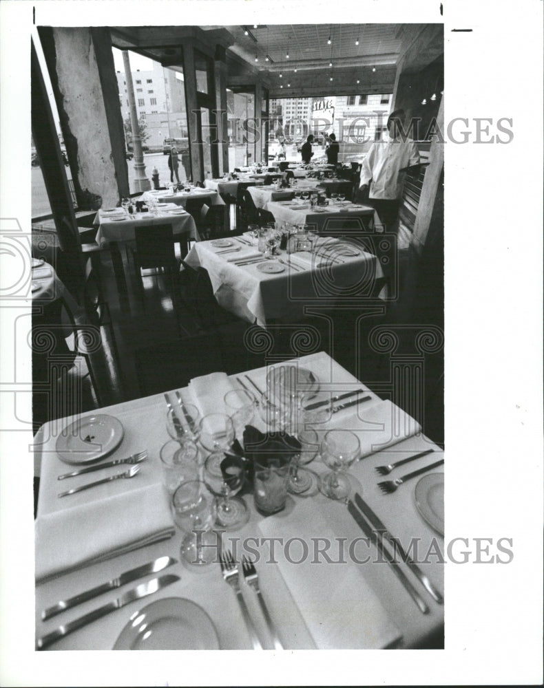 1990 Indoor shots restaurant poor obscure - Historic Images