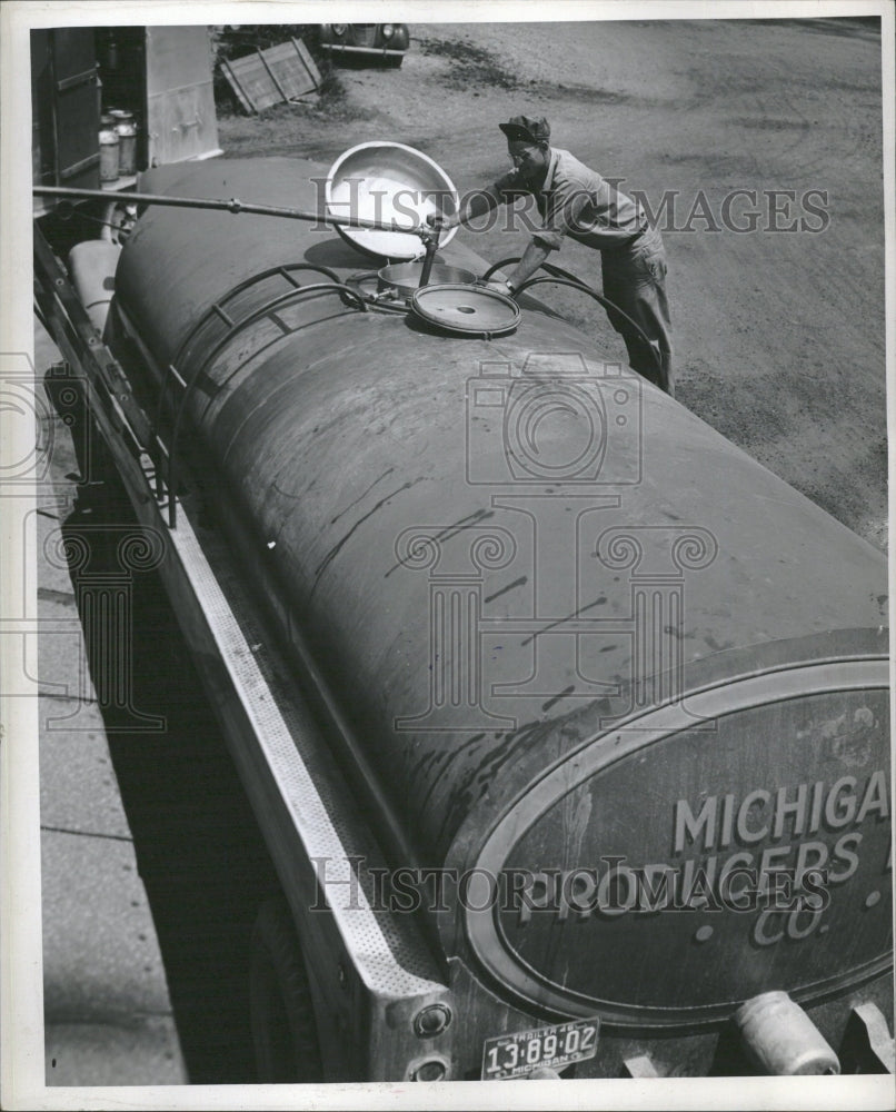 1946 Milk Transport Tank Truck Sebewaing - Historic Images