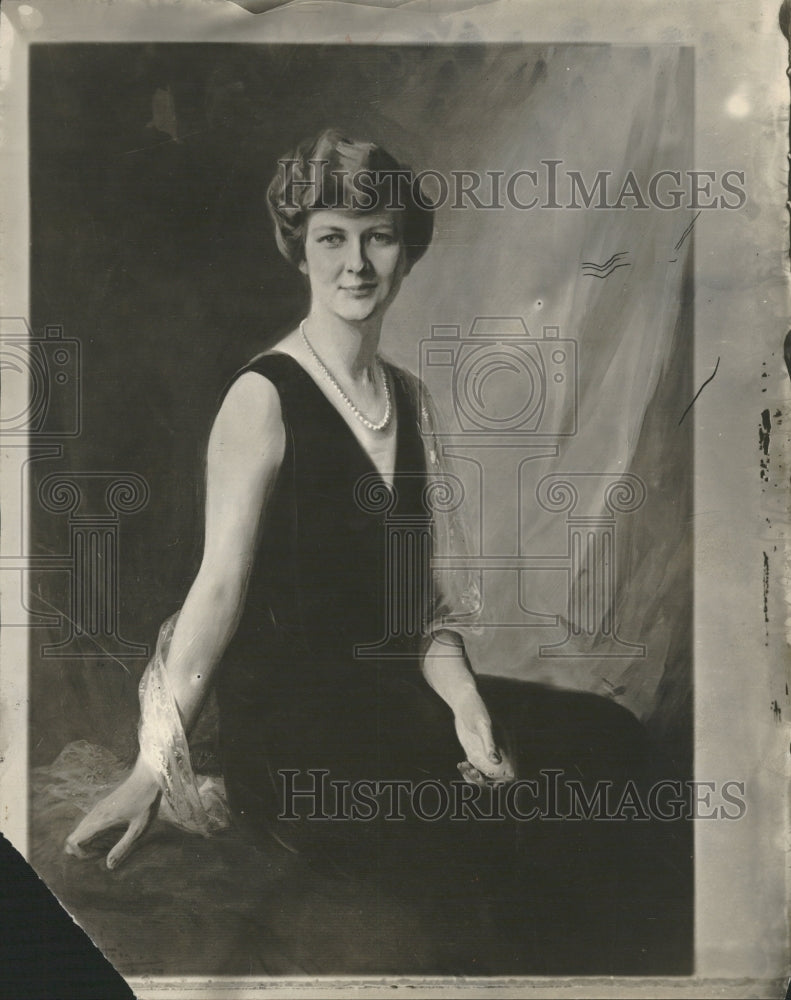 1929 Miss Henry Shelden Black Dress Chain - Historic Images