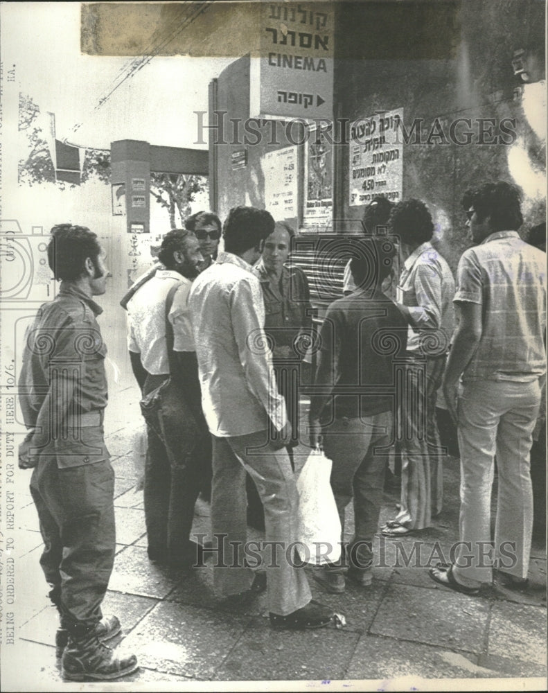 1963 Wars Mideast Israelis Crowd Talking - Historic Images