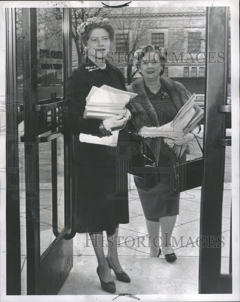 1961 Alan Canty Ralph Young Book House Hand - Historic Images