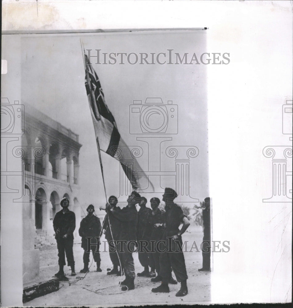 1956 British Flag Goes Up On Building - Historic Images