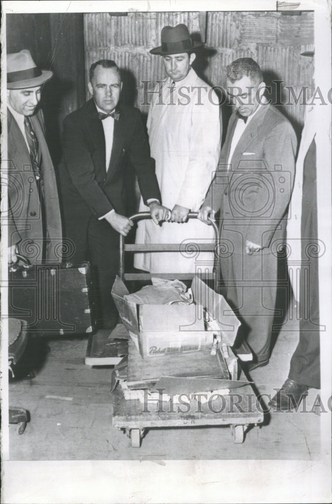 1956 FBI Agents Coins Boston Headquarters - Historic Images