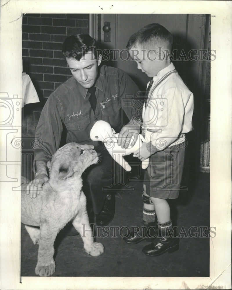 1961 Lion Aids Seal Campaign - Historic Images