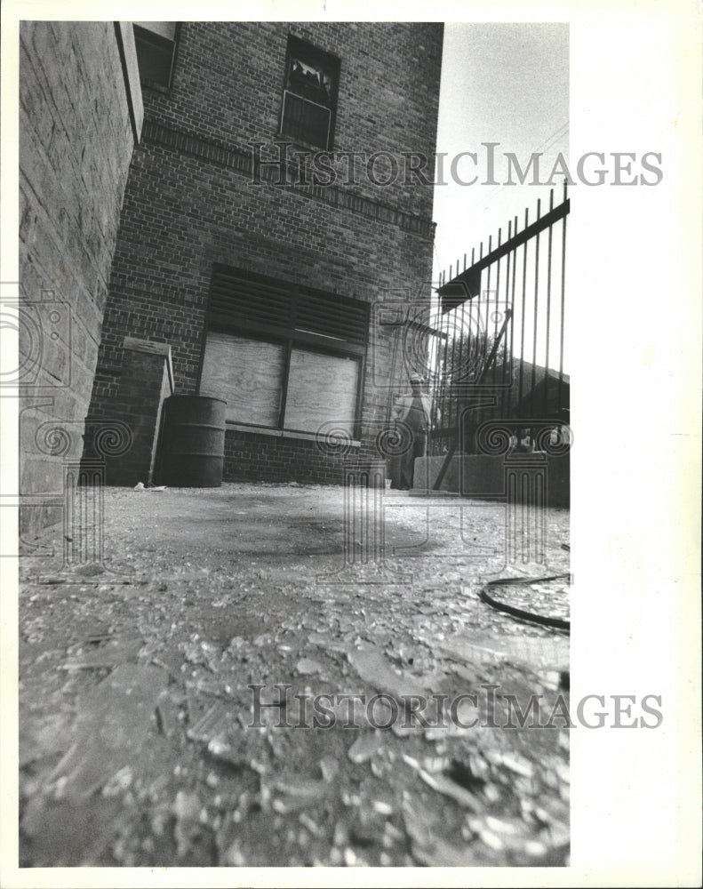 1982 Pipe Bomb Explosion Chicago Apartments - Historic Images