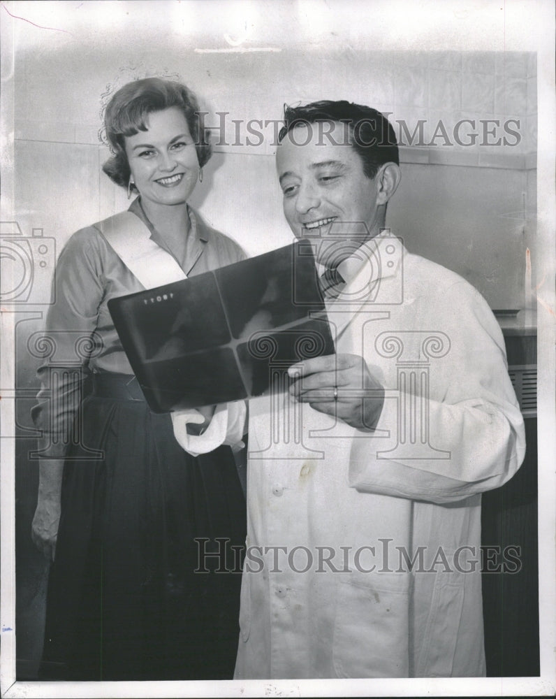 1982 Mrs America Mrs Cleve Masson Hospital - Historic Images