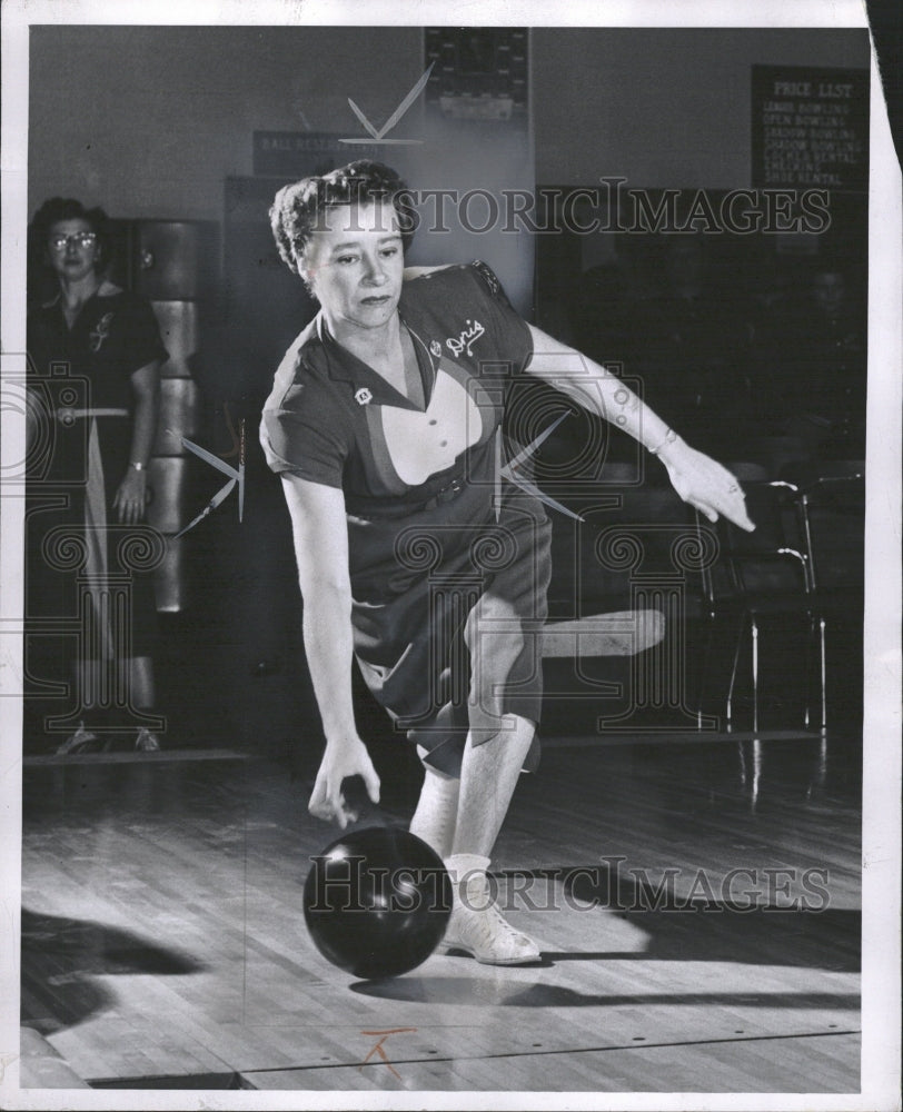 1954 Doris Knechtges Detroit Bowling Star - Historic Images